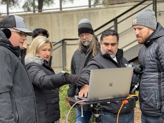 Behind the scenes on a Mahr Images production